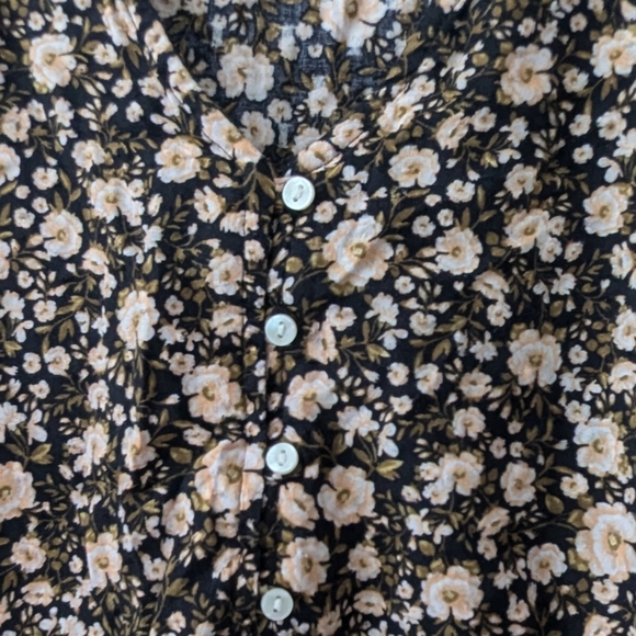 ❤️ Old Navy women's L floral button shirt shirred cuffs - Picture 3 of 4